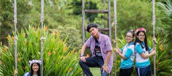 Trần Nguyên Khoa, sinh năm 2001 và các bạn cùng lớp ở Trường Phổ Thông Năng Khiếu TP.HCM. - Sputnik Việt Nam