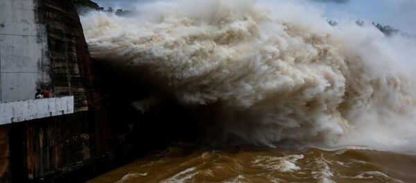 Nhà máy thủy điện Hòa Bình xả nước sau bão - Sputnik Việt Nam