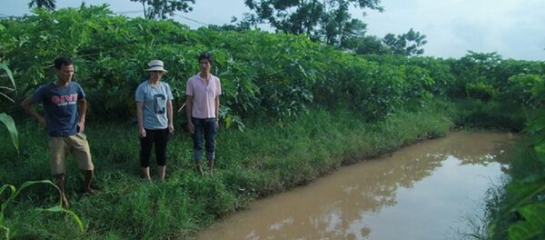 Khu vực rãnh nước nơi phát hiện bé N. đã tử vong. Khu vực rãnh nước nơi phát hiện bé N. đã tử vong. - Sputnik Việt Nam
