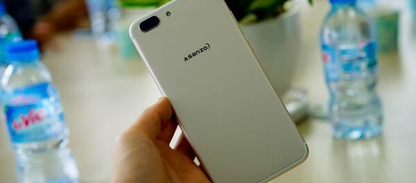 Trong khi Bphone 2 chưa thấy động tĩnh gì, thì một thương hiệu điện thoại Việt khác đã ra tay trước. - Sputnik Việt Nam