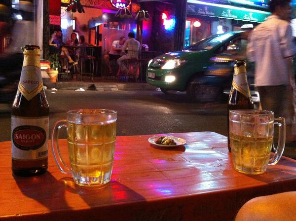 Bia tại quán ăn Việt Nam - Sputnik Việt Nam