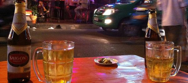 Bia tại quán ăn Việt Nam - Sputnik Việt Nam