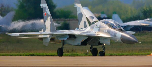 Su-30 MK fighter plane on the runway - Sputnik Việt Nam