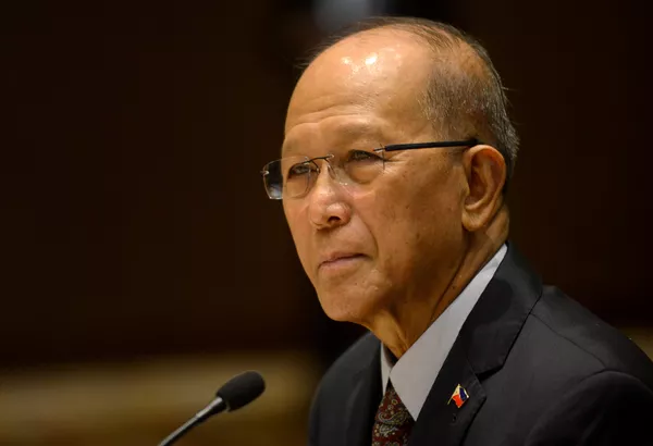 Bộ trưởng Bộ Quốc phòng Philippines Delfin Lorenzana Bộ trưởng Bộ Quốc phòng Philippines Delfin Lorenzana - Sputnik Việt Nam