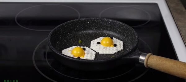 Blogger BrickBrosProductions chuyên sáng tạo những trò lạ và phim hoạt hình từ LEGO công bố video chuẩn bị bữa ăn sáng từ đồ chơi này. Blogger BrickBrosProductions chuyên sáng tạo những trò lạ và phim hoạt hình từ LEGO công bố video chuẩn bị bữa ăn sáng từ đồ chơi này. - Sputnik Việt Nam