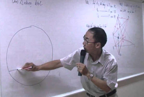 Lê Bá Khánh Trình từng nói, nghề giáo đã chọn anh, và suốt mấy chục năm qua anh đã tận tuỵ trong vai trò người thầy, chắp cánh cho nhiều thế hệ học sinh Lê Bá Khánh Trình từng nói, nghề giáo đã chọn anh, và suốt mấy chục năm qua anh đã tận tuỵ trong vai trò người thầy, chắp cánh cho nhiều thế hệ học sinh - Sputnik Việt Nam