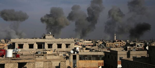 Дым от взрывов в Восточной Гуте - Sputnik Việt Nam