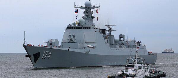 Tàu khu trục tên lửa Hefei trong đội tàu chiến của lực lượng hải quân Trung Quốc cập cảng Baltisk để tham gia tập trận Trung-Nga Hợp tác Biển - 2017. - Sputnik Việt Nam