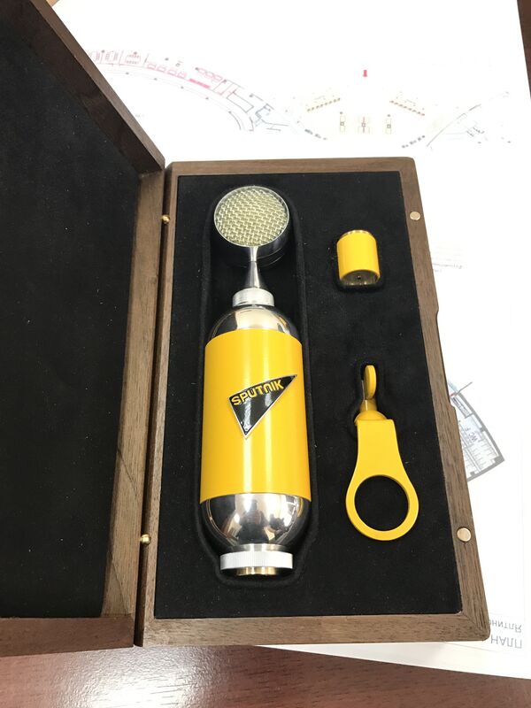 Microphone Soyuz SU-021 trong studio của đài Sputnik - Sputnik Việt Nam