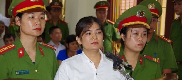 Bị cáo Trần Thị Nga trước tòa Bị cáo Trần Thị Nga trước tòa - Sputnik Việt Nam