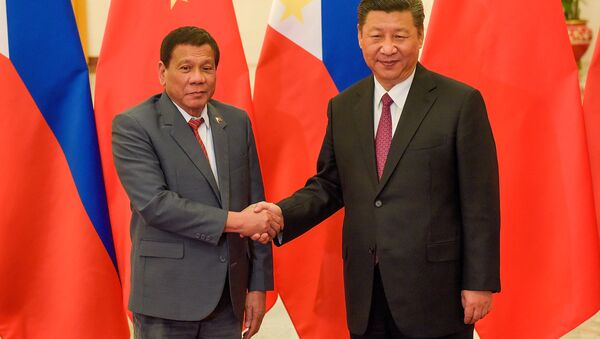 Tổng thống Philippines Rodrigo Duterte và Chủ tịch Trung Quốc Tập Cận Bình - Sputnik Việt Nam