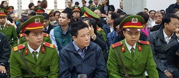 Hà Văn Thắm tại phiên tòa sơ thẩm lần 1 hồi tháng 3 - Sputnik Việt Nam