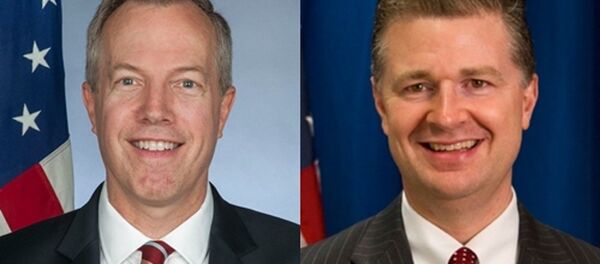 Đại sứ Mỹ Ted Osius và ông Daniel Kritenbrink, người được Tổng thống Trump đề cử giữ chức kế nhiệm ông Osius. - Sputnik Việt Nam