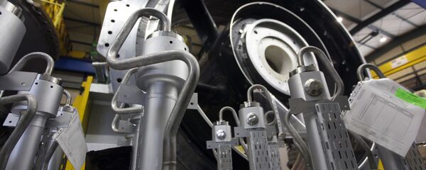 Công nhân làm việc trong xưởng tuabin Siemens ở Đức Công nhân làm việc trong xưởng tuabin Siemens ở Đức - Sputnik Việt Nam