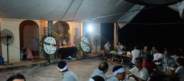 Đám tang của em Nguyễn Nho Thành được tổ chức ngay trong đêm - Sputnik Việt Nam