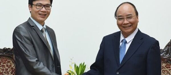 Giáo sư, Tiến sĩ Nguyễn Đức Khương trong một lần yết kiến Thủ tướng với vai trò là Chủ tịch Hội Khoa học và chuyên gia Việt Nam tại Pháp Giáo sư, Tiến sĩ Nguyễn Đức Khương trong một lần yết kiến Thủ tướng với vai trò là Chủ tịch Hội Khoa học và chuyên gia Việt Nam tại Pháp - Sputnik Việt Nam