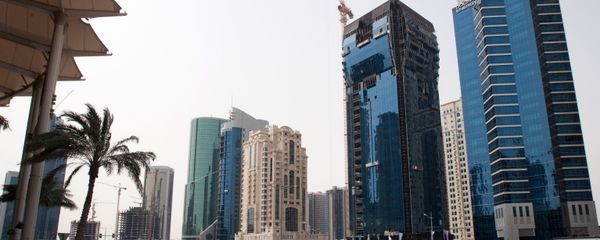 Новостройки на одной из центральных улиц столицы Катара Дохи - Sputnik Việt Nam