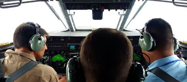 Phi công Việt Nam bay trên máy bay tuần tra săn ngầm C-295 MPA Phi công Việt Nam bay trên máy bay tuần tra săn ngầm C-295 MPA - Sputnik Việt Nam