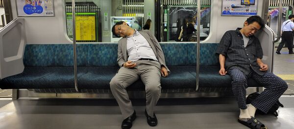 Xe điện ngầm đông đúc nhất Tokyo - Sputnik Việt Nam