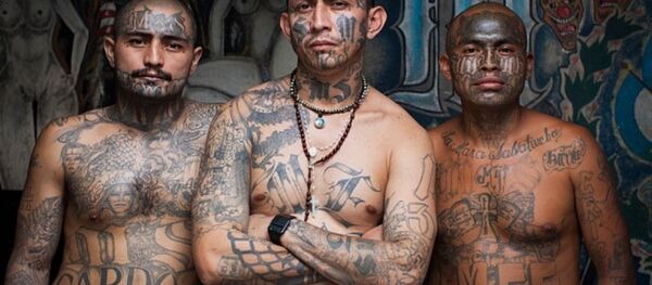 Trùm mafia Carlos Tiberio Valladares (giữa) ở trong tù. - Sputnik Việt Nam