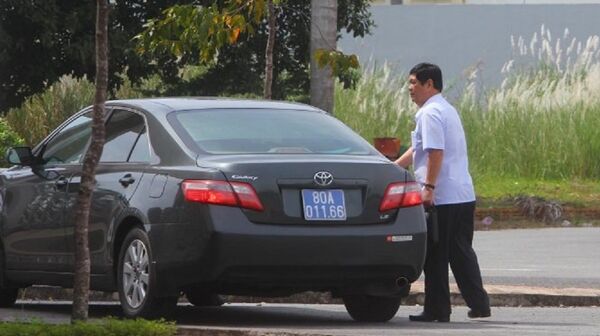 Ông Nguyễn Phong Quang, nguyên phó trưởng Ban thường trực BCĐ Tây Nam bộ, hiện là chủ tịch Hội Bảo trợ bệnh nhân nghèo Tây Nam bộ vẫn sử dụng chiếc xe công thời ông còn là phó trưởng Ban thường trực BCĐ Tây Nam bộ - Sputnik Việt Nam