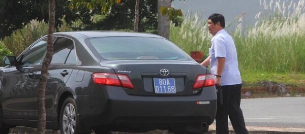 Ông Nguyễn Phong Quang, nguyên phó trưởng Ban thường trực BCĐ Tây Nam bộ, hiện là chủ tịch Hội Bảo trợ bệnh nhân nghèo Tây Nam bộ vẫn sử dụng chiếc xe công thời ông còn là phó trưởng Ban thường trực BCĐ Tây Nam bộ - Sputnik Việt Nam