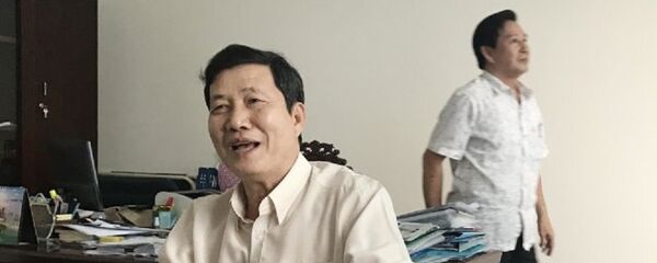 Ông Nguyễn Quốc Việt (trái), phó trưởng BCĐ Tây Nam bộ và ông Nguyễn Thanh Hải, nguyên chánh Văn phòng BCĐ Tây Nam bộ, hiện là phó chủ tịch Hội Bảo trợ bệnh nhân nghèo Tây Nam bộ - Sputnik Việt Nam