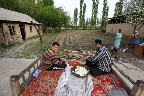 Kyrgyzstan. Nông thôn. Người dân địa phương với công việc hàng ngày... - Sputnik Việt Nam