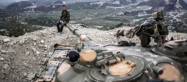 Lính tăng của quân đội chính phủ Syria trên vị trí tại tỉnh Latakia, gần biên giới Thổ Nhĩ Kỳ. - Sputnik Việt Nam