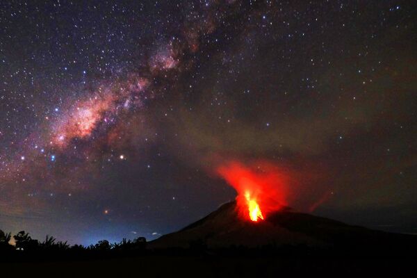 Indonesia. Đợt phún xuất của hỏa diệm sơn Sinabung. - Sputnik Việt Nam