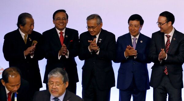 Bộ trưởng các quốc gia thành viên ASEAN trong Diễn đàn Khu vực ASEAN (ARF) ở Manila, Philippines hôm 5/8. Bộ trưởng các quốc gia thành viên ASEAN trong Diễn đàn Khu vực ASEAN (ARF) ở Manila, Philippines hôm 5/8. - Sputnik Việt Nam