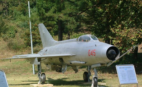 J-7 của Trung Quốc  - Sputnik Việt Nam