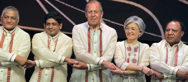 Министр иностранных дел РФ Сергей Лавров (в центре) во время церемонии совместного фотографирования с министрами иностранных дел стран-участниц АСЕАН - Sputnik Việt Nam