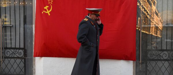 Ein Stalin-Double auf dem Roten Platz in Moskau. Archivbild - Sputnik Việt Nam