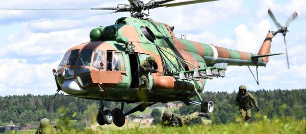 Đổ bộ lính đặc nhiệm  của “Rosgvardia” từ Mi-8/17. - Sputnik Việt Nam