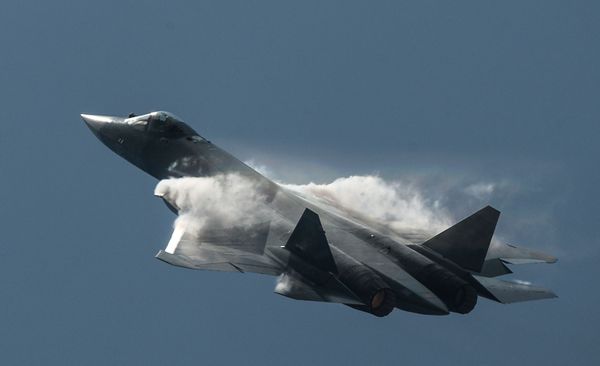 Máy bay chiến đấu thế hệ thứ năm T-50 (Su-57). Chuyến bay trình diễn. - Sputnik Việt Nam