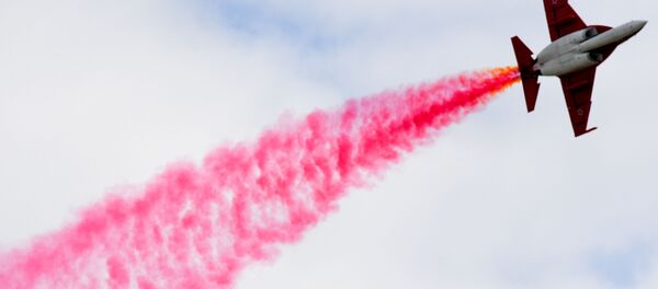 Máy bay huấn luyện chiến đấu Yak-130 bay trình diễn tại triển lãm MAKS-2017 - Sputnik Việt Nam