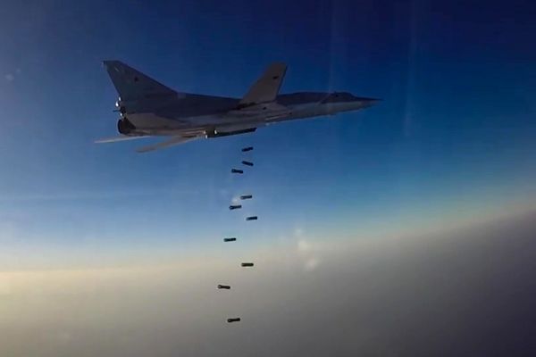 Máy bay ném bom tầm xa Tu-22M3 của Nga đánh bom khủng bố IS ở Syria. - Sputnik Việt Nam