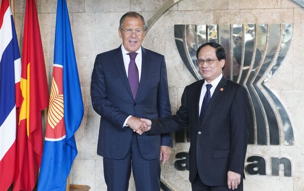 Ngoại trưởng Nga Sergei Lavrov và Tổng thư ký ASEAN Lê Lương Minh - Sputnik Việt Nam