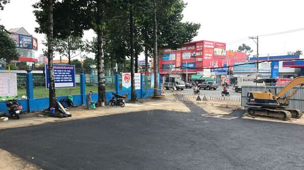 Sau khi hoàn thành thi công, mặt đường được tái lập trả lại hiện trạng. Sau khi hoàn thành thi công, mặt đường được tái lập trả lại hiện trạng. - Sputnik Việt Nam