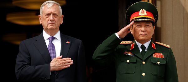 Đại tướng Ngô Xuân Lịch và Bộ trưởng Quốc phòng Mỹ James Mattis Đại tướng Ngô Xuân Lịch và Bộ trưởng Quốc phòng Mỹ James Mattis - Sputnik Việt Nam