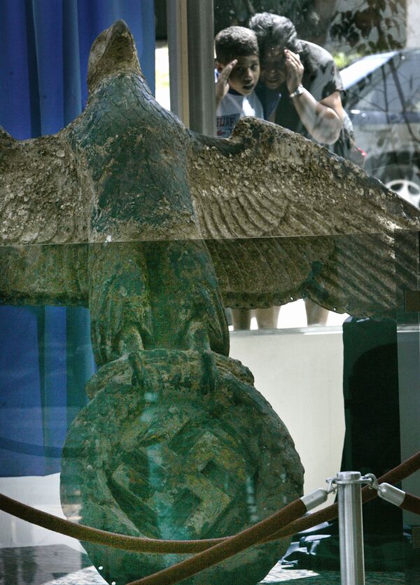 Bức tượng đại bàng bằng đồng nằm trên tàu tuần dương phát xít Đô đốc Graf Spee bị đắm ở cửa sông Rio de la Plata vào năm 1939 - Sputnik Việt Nam