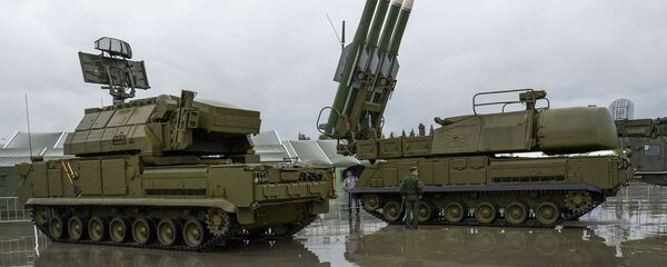 Tổ hợp tên lửa Buk-1M tại Diễn đàn quân sự-kỹ thuật Quân đội 2015 Tổ hợp tên lửa Buk-1M tại Diễn đàn quân sự-kỹ thuật Quân đội 2015 - Sputnik Việt Nam