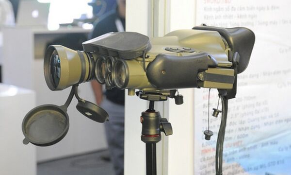 Khí tài nhìn đêm ảnh nhiệt đa cảm biến JIM-LR của Safran, Pháp tại HSE 2016. Khí tài nhìn đêm ảnh nhiệt đa cảm biến JIM-LR của Safran, Pháp tại HSE 2016. - Sputnik Việt Nam