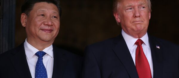 US President Donald Trump welcomes Chinese President Xi Jinping at Mar-a-Lago state in Palm Beach, Florida, US, April 6, 2017. - Sputnik Việt Nam