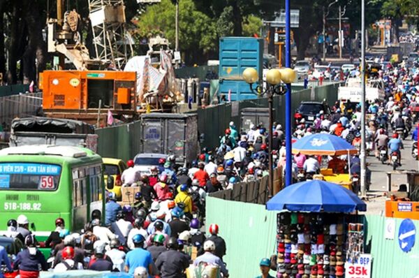 Cầu vượt Nguyễn Kiệm - Nguyễn Thái Sơn là một trong sáu công trình cấp bách giải cứu kẹt xe xung quanh sân bay Tân Sơn Nhất.  - Sputnik Việt Nam