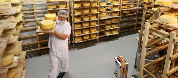 Nhà sản xuất pho-mát Nga Oleg Sirota - Sputnik Việt Nam