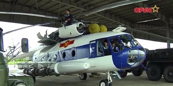 Trực thăng Mi-17 của Không quân Việt Nam tham gia đợt diễn tập bắn đạn thật Trực thăng Mi-17 của Không quân Việt Nam tham gia đợt diễn tập bắn đạn thật - Sputnik Việt Nam
