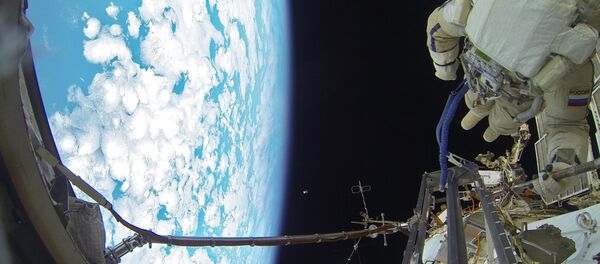 Space walk by Russian Cosmonauts - Sputnik Việt Nam
