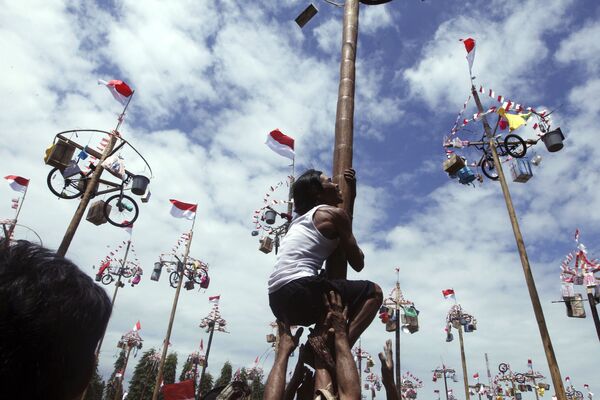 17 tháng Tám. Indonesia. Đảo Bali. Cuộc thi tài nhanh nhẹn nhân dịp kỷ niệm lễ  hội Ngày Độc lập. - Sputnik Việt Nam